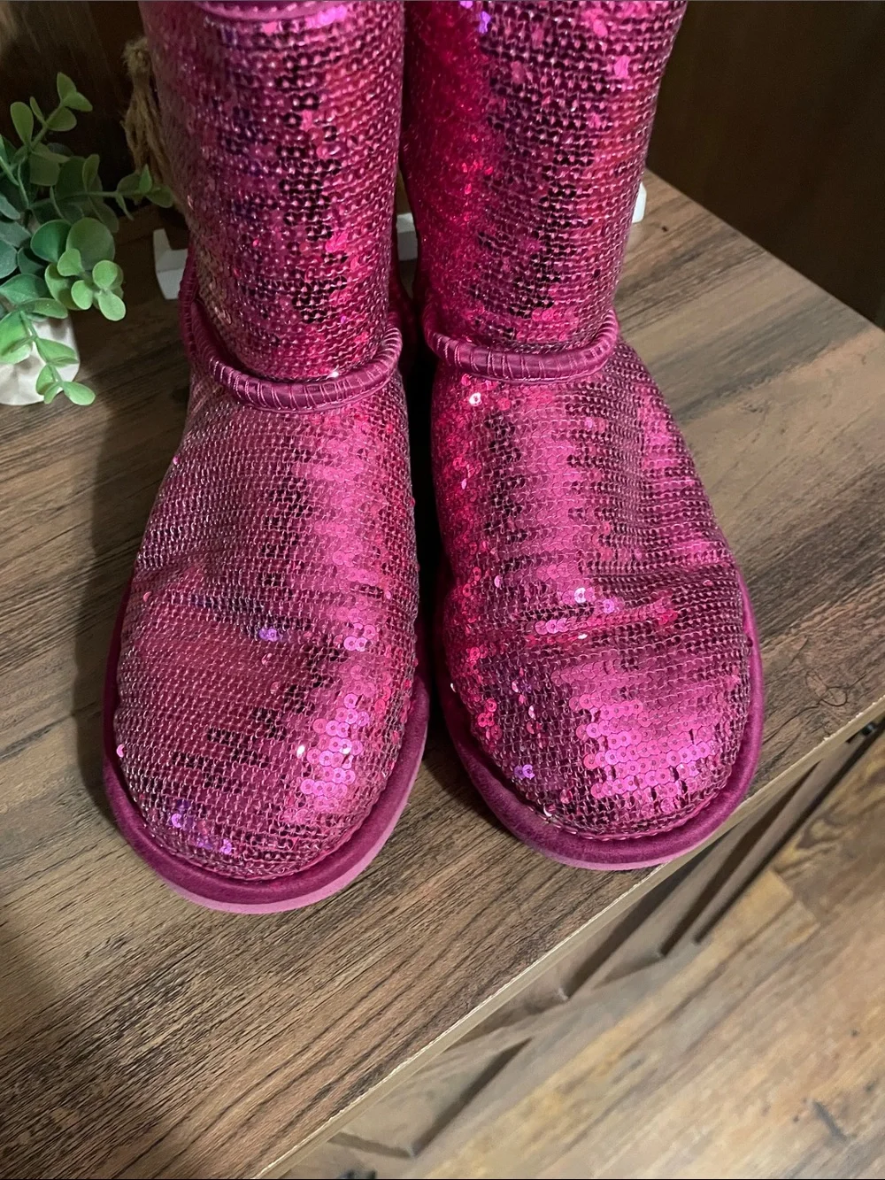 UGG Australia Kids Pink Sequin Classic Short Sherpa lined Boots • Size 4